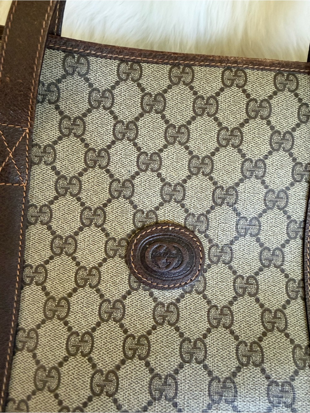 Gucci- AUTHENTIC ๐ Beige GG Supreme Tote with Brown Leather Trim & Zip Closure - Picture 3 of 11